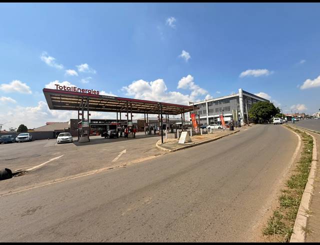 2,850M² SERVICE STATION FOR SALE IN LA ROCHELLE